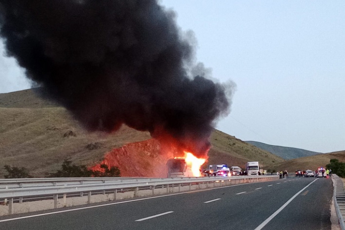 Seyir halindeki Araç alev alev yandı