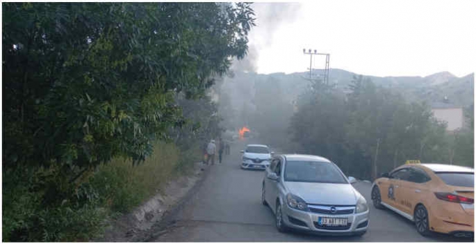 Seyir halindeki otomobilde çıkan yangın söndürüldü