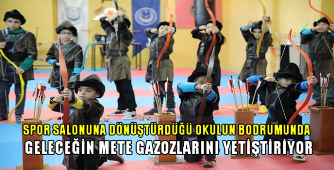 Spor salonuna dönüştürdüğü okulun bodrumunda geleceğin Mete Gazozlarını yetiştiriyor