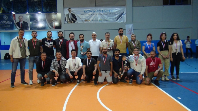 Tatvan'da futbol ve voleybol turnuvası sona erdi