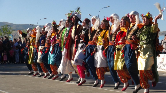 Tatvan Doğu Anadolu Fuarı Kültür ve Sanat Festivali sürüyor