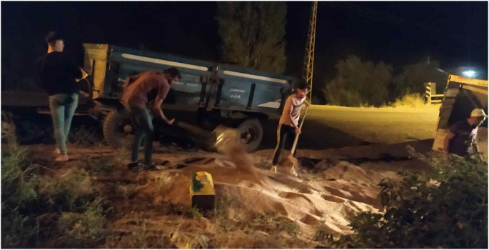 Tonlarca buğdayın yüklü olduğu traktör murat köprüsü yakınlarında devrildi!