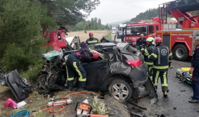 Trafik kazasında bir aile yok oldu