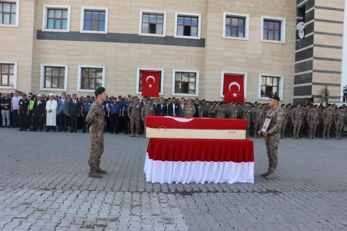 Trafik kazasında hayatını kaybeden polis memuru memleketine uğurlandı