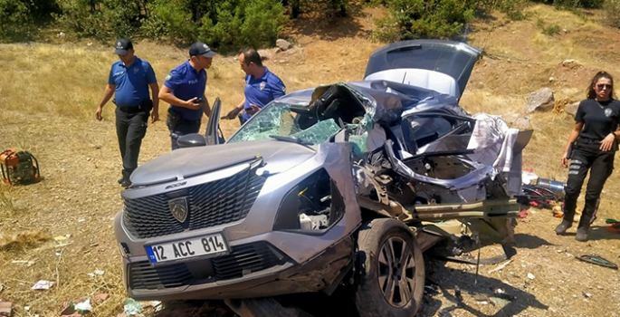 Tunceli'de kamyonla çarpışan otomobildeki 2 kişi öldü, 6 kişi yaralandı