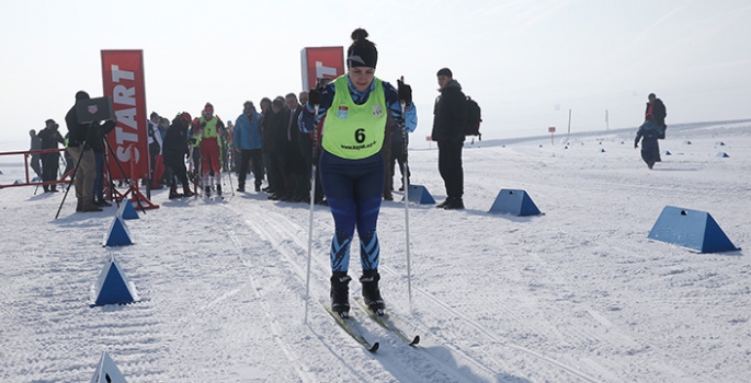 Türkiye Kayaklı Koşu Eleme Yarışması, Yüksekova'da başladı