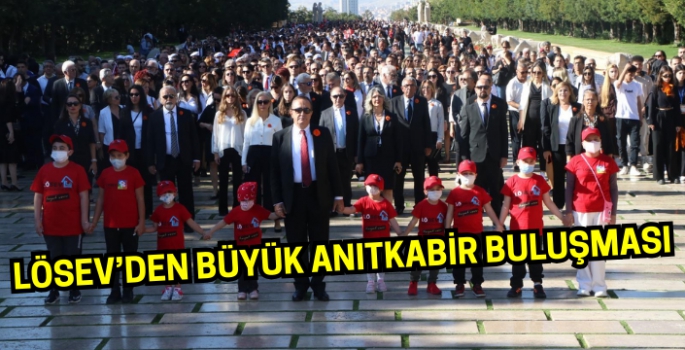 Türkiye’nin dört bir yanından 40 bin kişi Ata’sının huzurunda