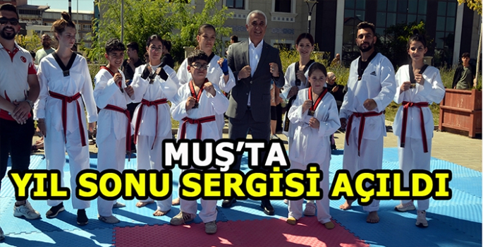 Vali Çakır yıl sonu sergisinin açılışına katıldı