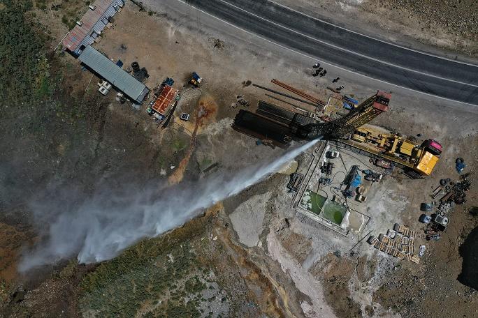 Van'da 750 metre derinlikte jeotermal su kaynağına ulaşıldı