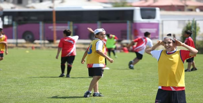 Van'da 9 yaşındaki Üveys sporla konuşma güçlüğünü yendi