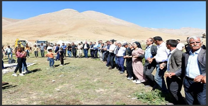 Van'da besiciler yayla yolunun açılışını coşkuyla kutladılar