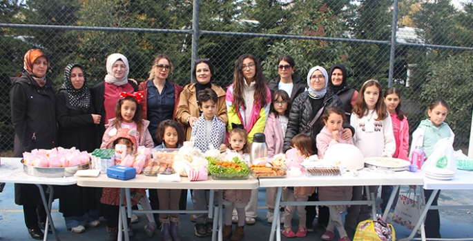 Van'da çocuklar Filistin yararına kermes düzenledi