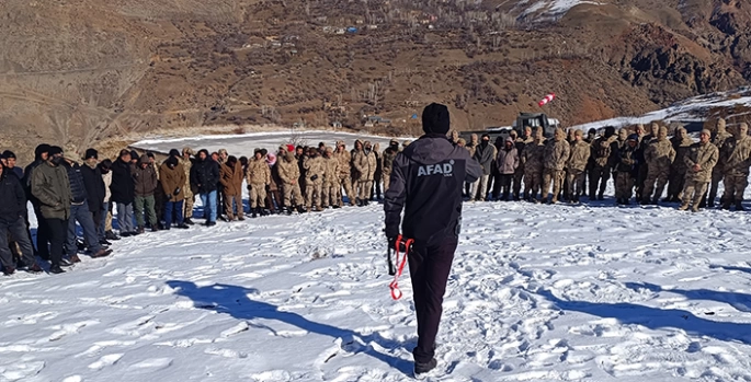 Van'da güvenlik korucularına çığda arama kurtarma eğitimi verildi