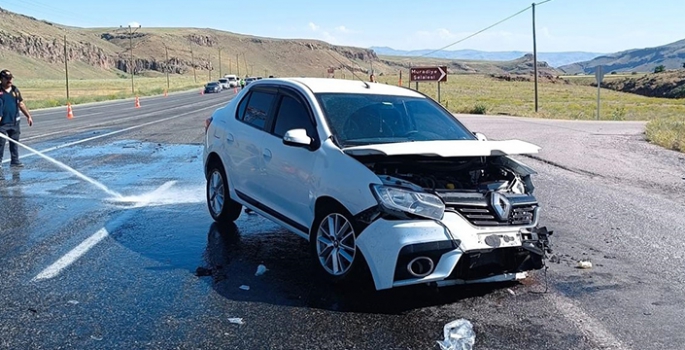 Van'da iki trafik kazasında 1 çocuk öldü, 16 kişi yaralandı