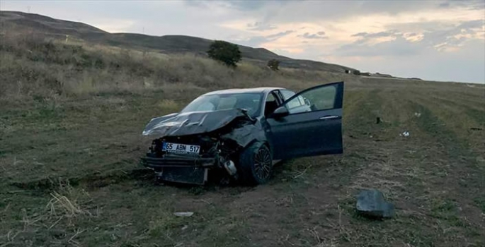 Van'da otomobil devrildi: 2 ölü 1 yaralı