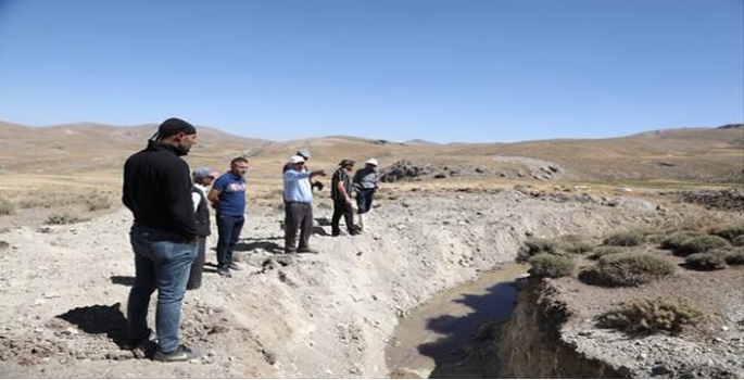 Van'da yıllardır kullanılmayan sulama kanalı yeniden tarıma kazandırıldı