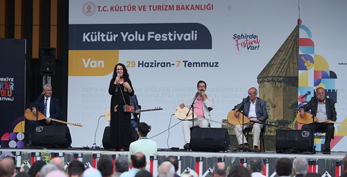 Van Kültür Yolu Festivali’nde çocuklar gökyüzü gözlemi yaptı