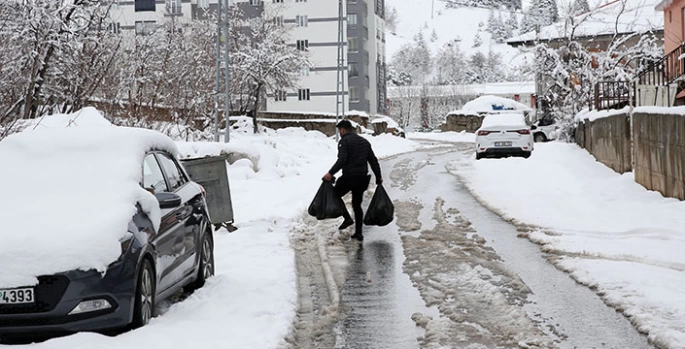 Van ve Bitlis'te 107 yerleşim yerine ulaşım sağlanamıyor