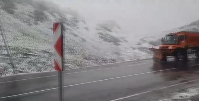 Yılın ilk kar Van ve Hakkari'nin yüksek kesimlerine yağdı