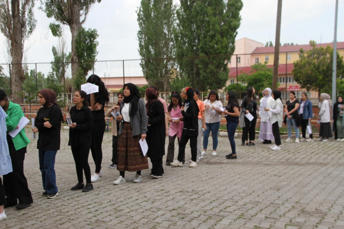 Malazgirt'te YKS'de ikinci oturum başladı! Adaylar 180 dakika ter dökecek