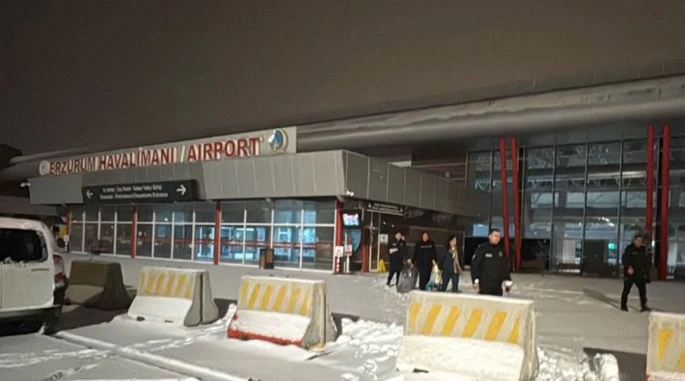 Yolcular kavga etti, pilot uçağı Erzurum'a indirdi