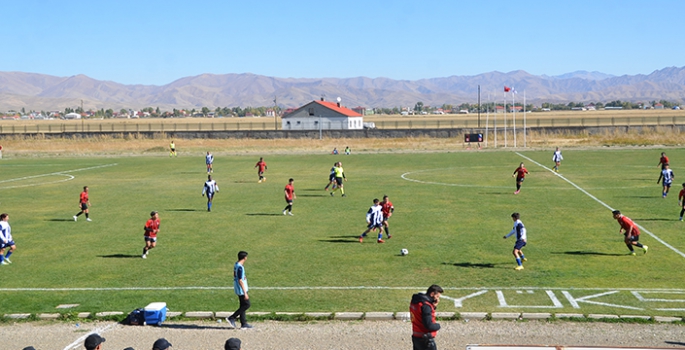 Yüksekova Spor Kulübü Kadın Futbol Takımı sahasında farklı kazandı