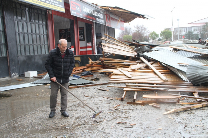 mus ta siddetli firtina catilari ucurdu 1701085727